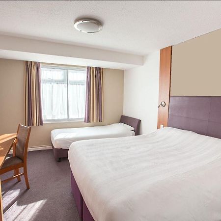 Premier Inn Солихъл Екстериор снимка