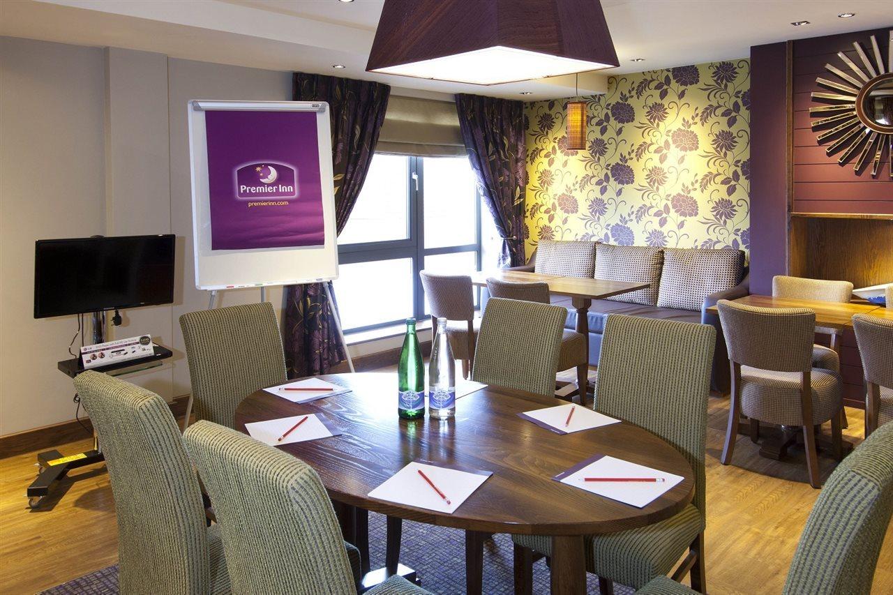 Premier Inn Солихъл Екстериор снимка