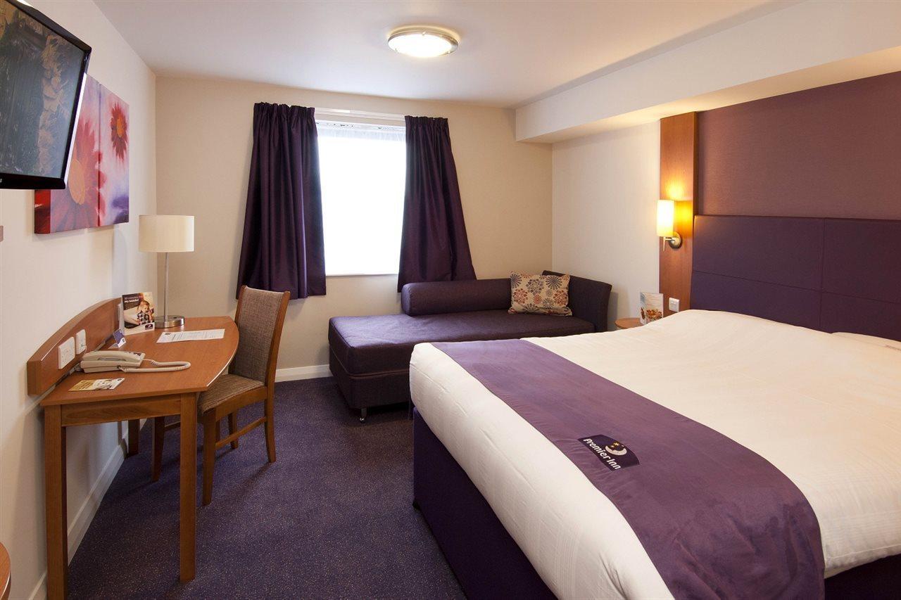 Premier Inn Солихъл Екстериор снимка