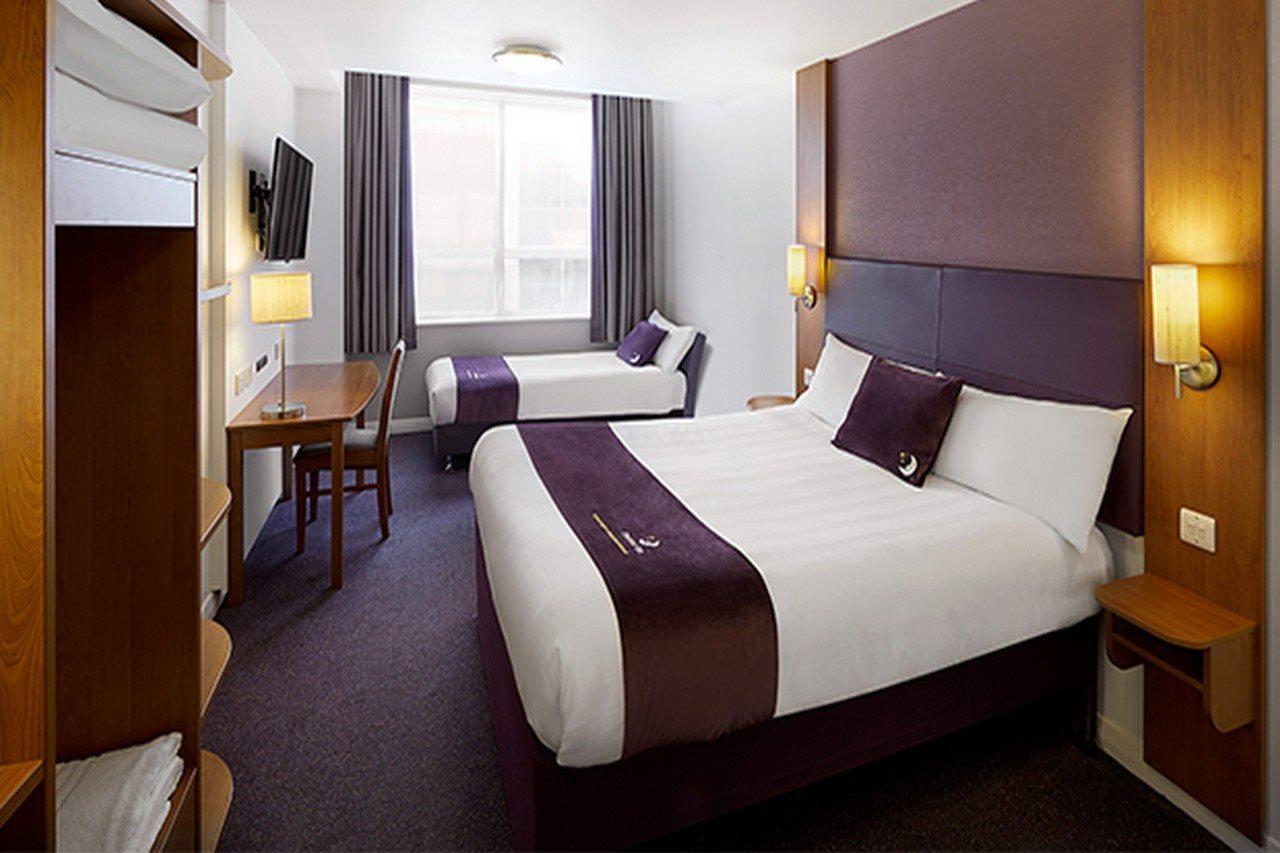 Premier Inn Солихъл Екстериор снимка